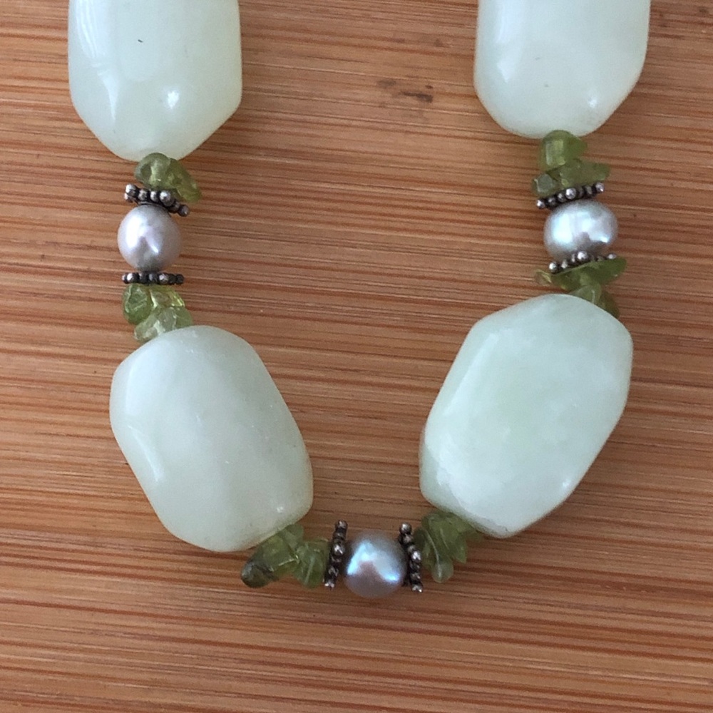 $62  Jade, Peridot & Pearl Estate Necklace  Sterling  Marked 925 - Picture 5 of 6